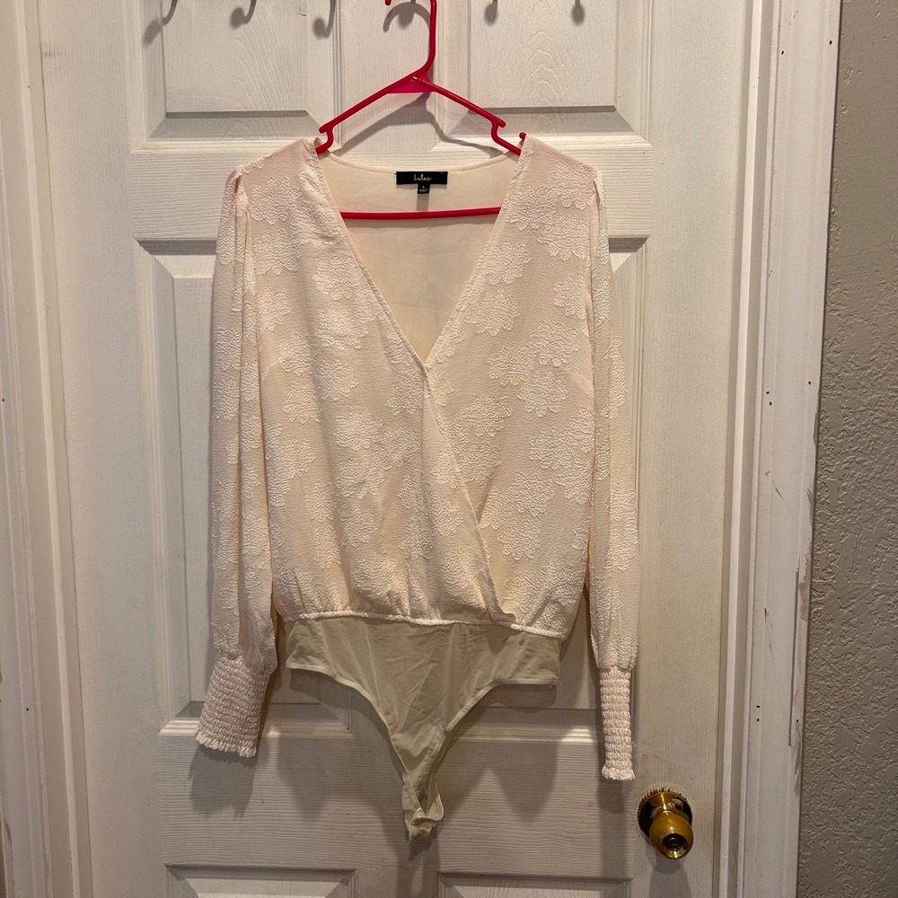 Lulus Womens Bodysuit Size L Long Sleeve Floral‎ Textured Surplice Bridal Shower